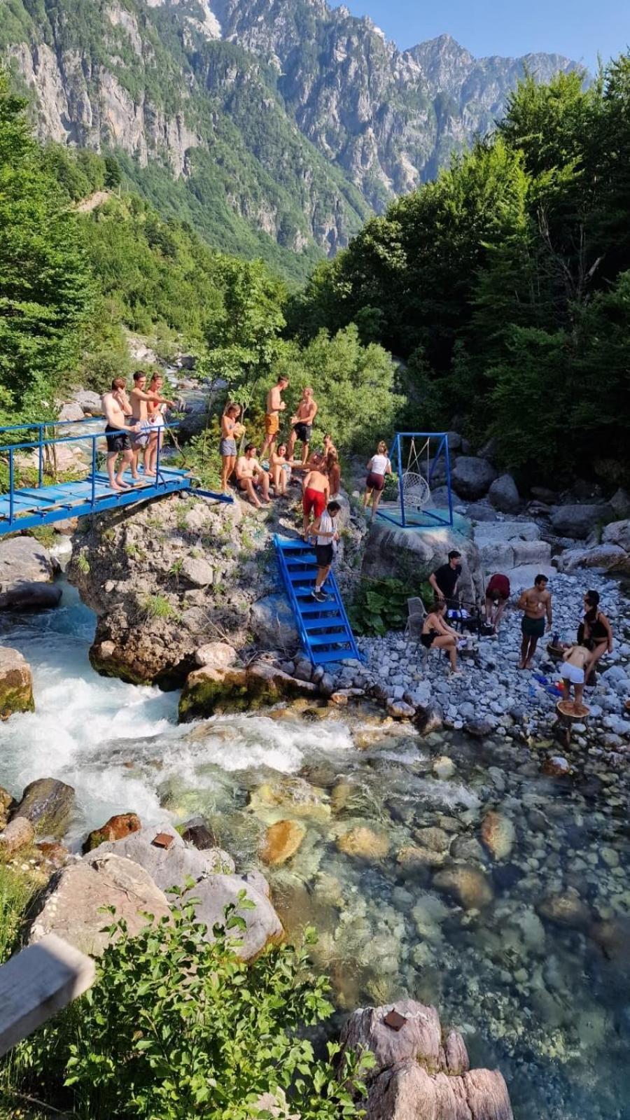 Waterfall Theth * Grunas